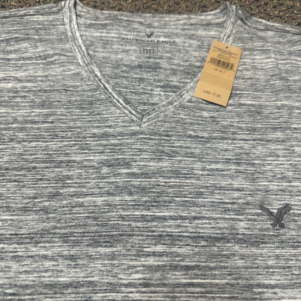 American Eagle Outfitters Heathered Gray V-Neck Tee